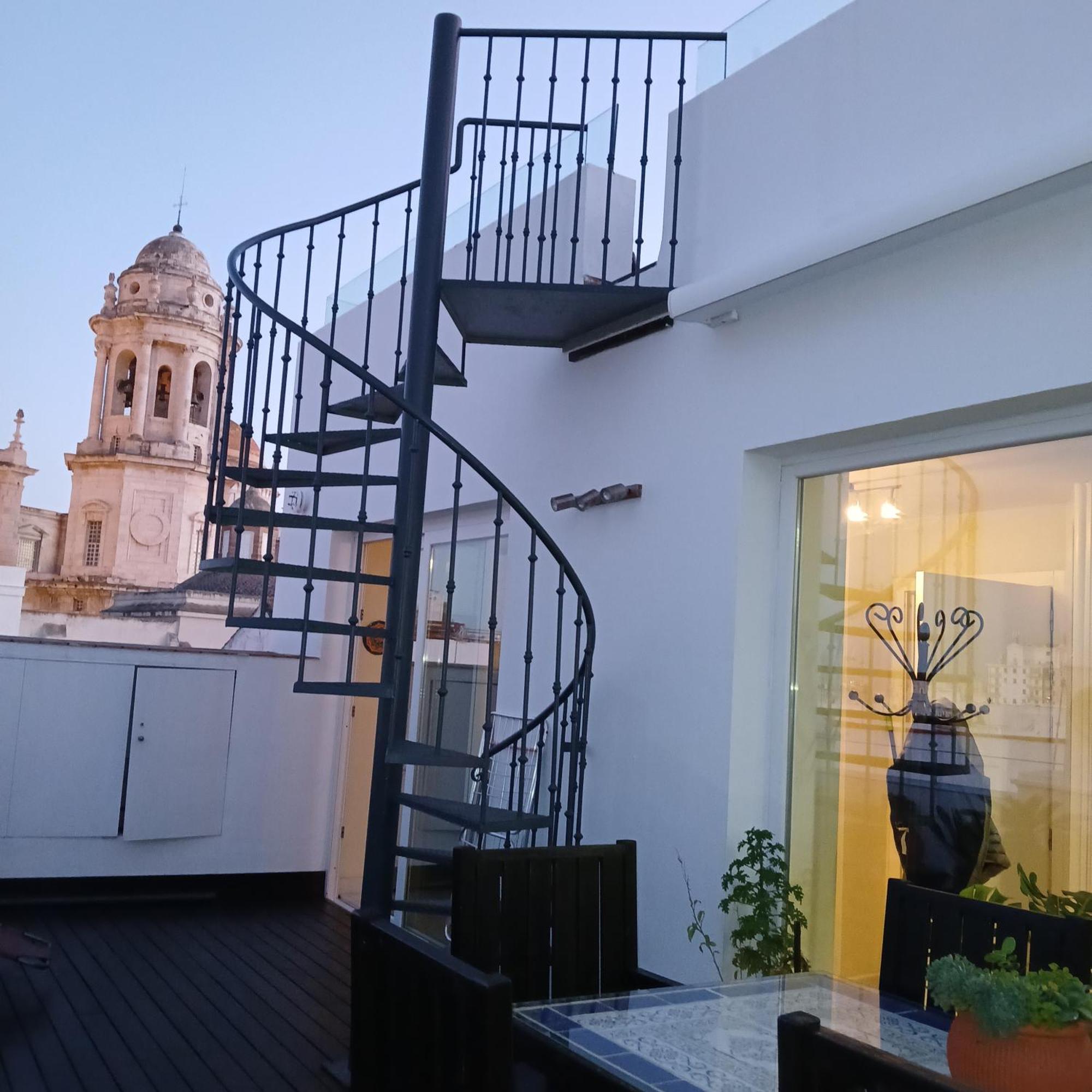 ***** Attic With Impressive Views And Jacuzzi Cádis Exterior foto