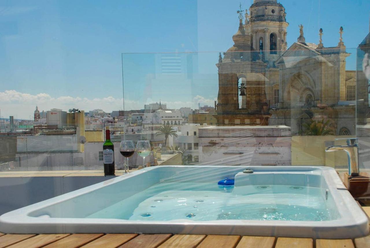 ***** Attic With Impressive Views And Jacuzzi Cádis Exterior foto