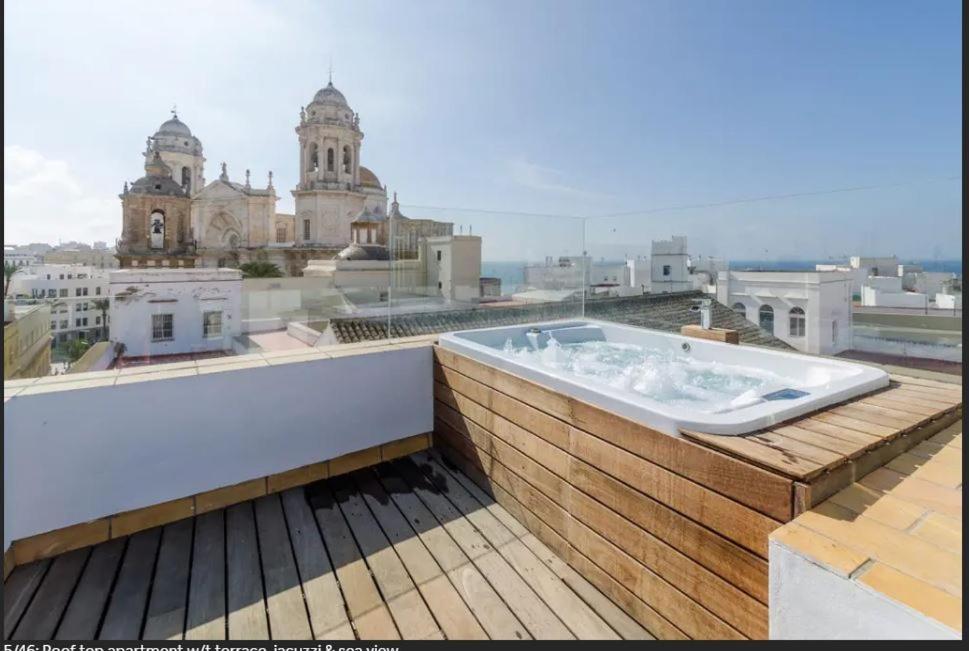 ***** Attic With Impressive Views And Jacuzzi Cádis Exterior foto